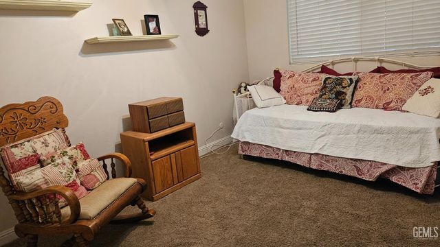 7908 Kroll Way, Bakersfield, CA 93309