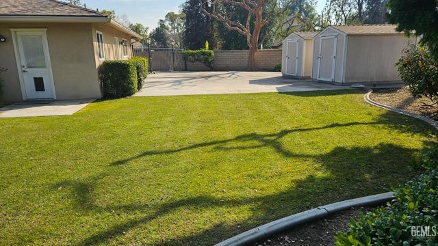 7908 Kroll Way, Bakersfield, CA 93309