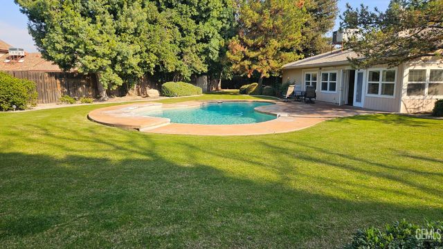 7908 Kroll Way, Bakersfield, CA 93309