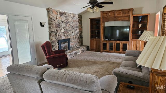 7908 Kroll Way, Bakersfield, CA 93309