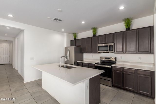 2004 E ESCONDIDO Place, Casa Grande, AZ 85122