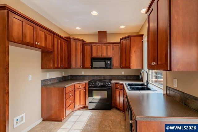 650 Burley Hill Lp NW, Salem, OR 97304