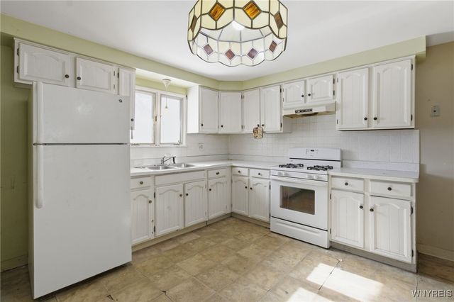 6502 Colonial Drive, Lockport Town, NY 14094