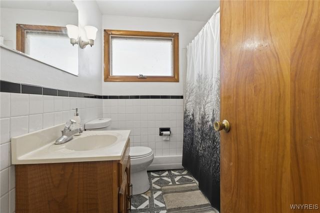 6502 Colonial Drive, Lockport Town, NY 14094