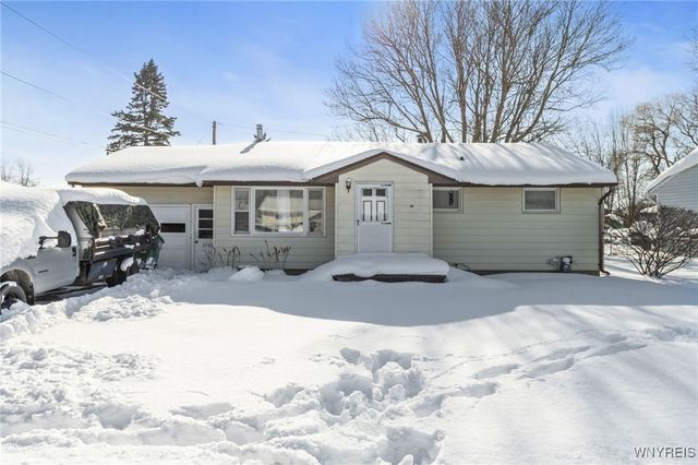 6502 Colonial Drive, Lockport Town, NY 14094