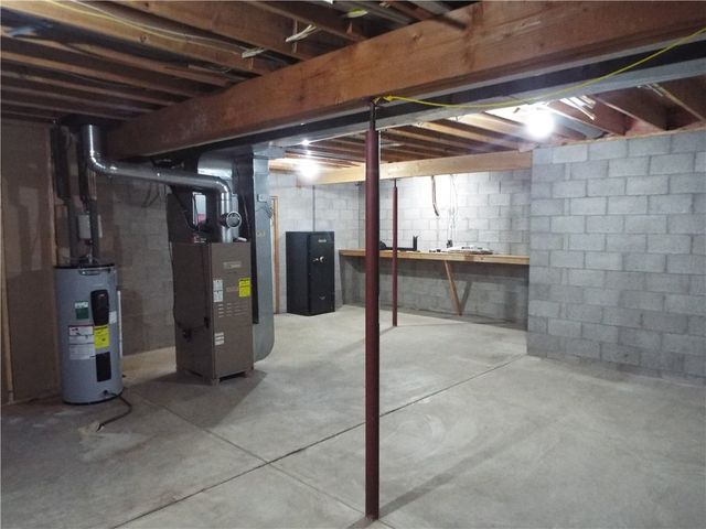 1 Jeanne Lee Ln, W Brownsville, PA 15417