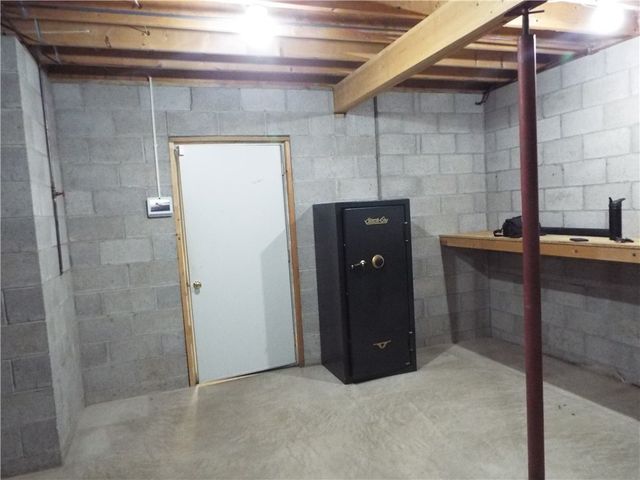 1 Jeanne Lee Ln, W Brownsville, PA 15417