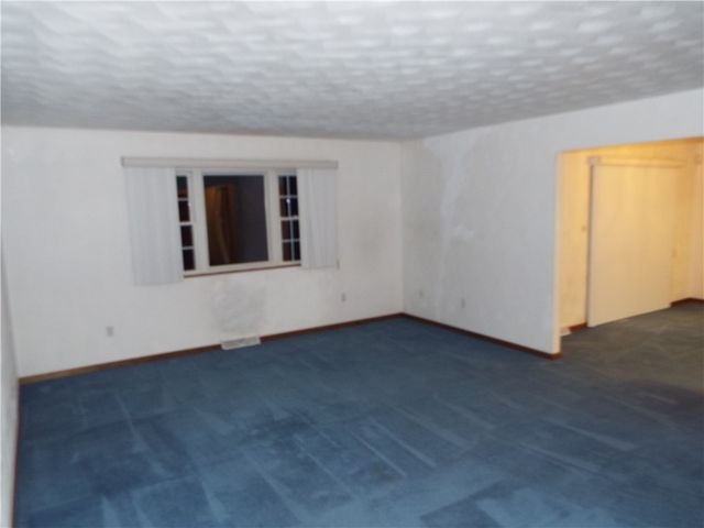 1 Jeanne Lee Ln, W Brownsville, PA 15417