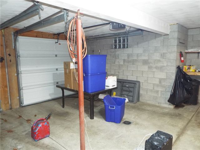 1 Jeanne Lee Ln, W Brownsville, PA 15417