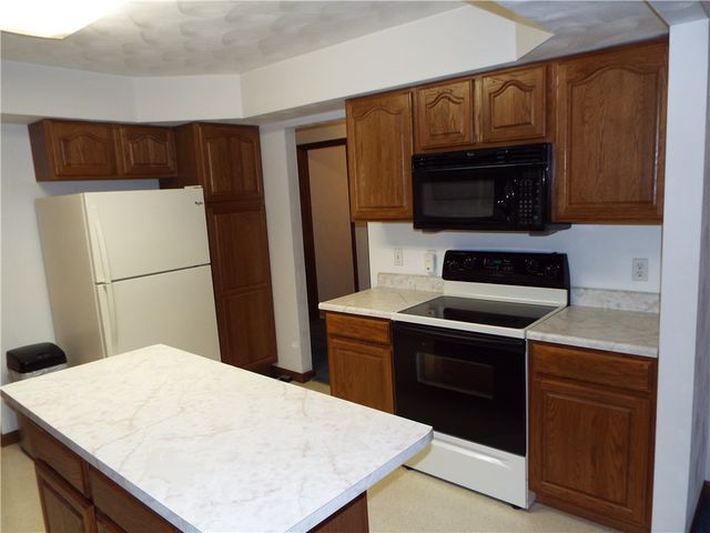 1 Jeanne Lee Ln, W Brownsville, PA 15417