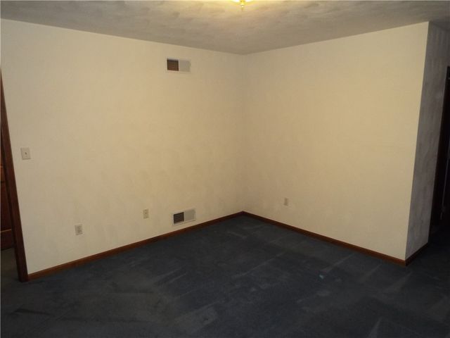 1 Jeanne Lee Ln, W Brownsville, PA 15417