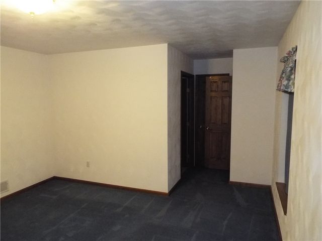 1 Jeanne Lee Ln, W Brownsville, PA 15417