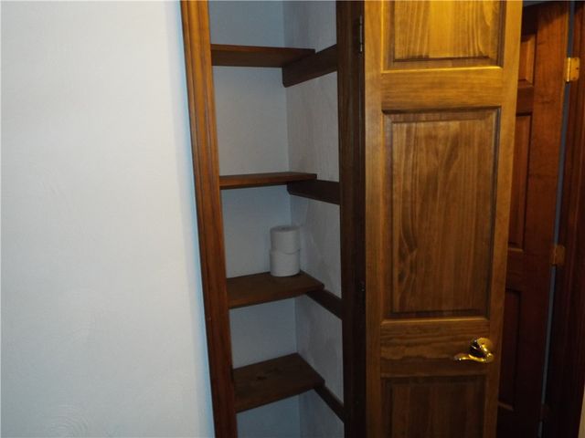 1 Jeanne Lee Ln, W Brownsville, PA 15417