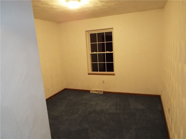 1 Jeanne Lee Ln, W Brownsville, PA 15417