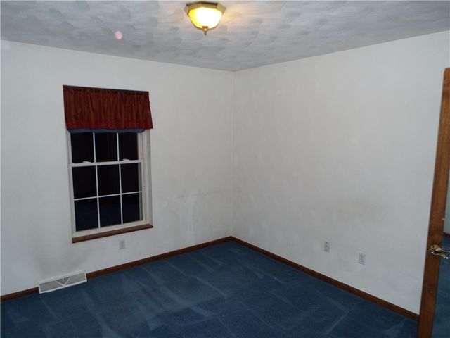 1 Jeanne Lee Ln, W Brownsville, PA 15417