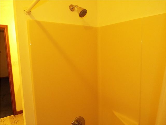 1 Jeanne Lee Ln, W Brownsville, PA 15417