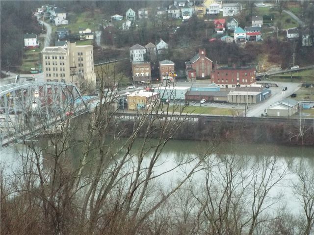 1 Jeanne Lee Ln, W Brownsville, PA 15417