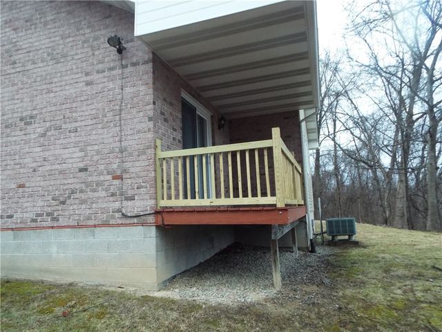 1 Jeanne Lee Ln, W Brownsville, PA 15417