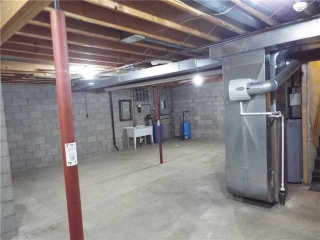 1 Jeanne Lee Ln, W Brownsville, PA 15417