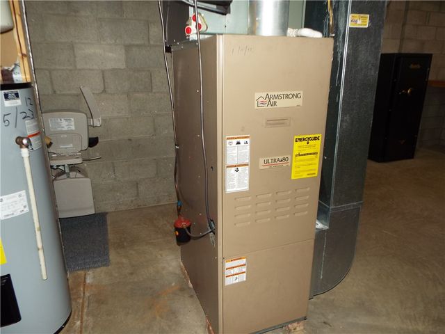 1 Jeanne Lee Ln, W Brownsville, PA 15417