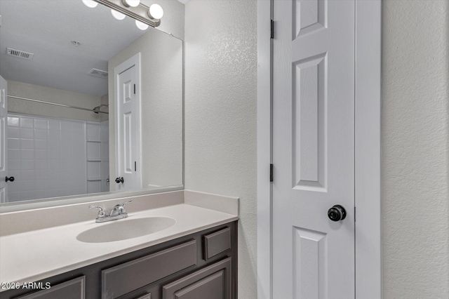18250 N CAVE CREEK Road 180, Phoenix, AZ 85032