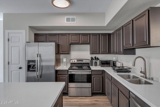 18250 N CAVE CREEK Road 180, Phoenix, AZ 85032