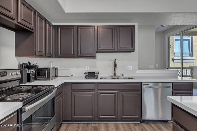 18250 N CAVE CREEK Road 180, Phoenix, AZ 85032