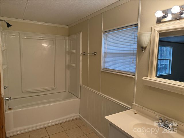 55 Twin Oaks Lane, Spruce Pine, NC 28777