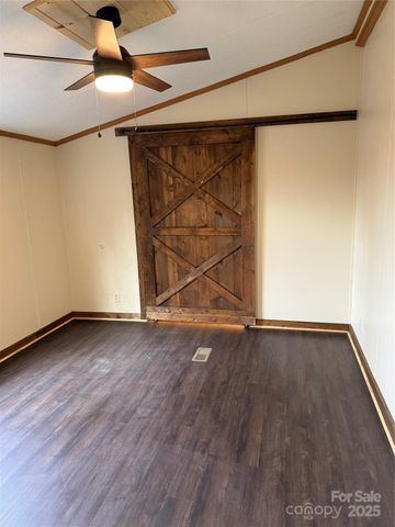 55 Twin Oaks Lane, Spruce Pine, NC 28777