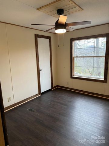 55 Twin Oaks Lane, Spruce Pine, NC 28777