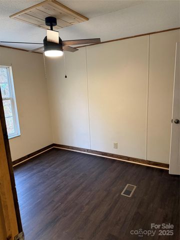 55 Twin Oaks Lane, Spruce Pine, NC 28777