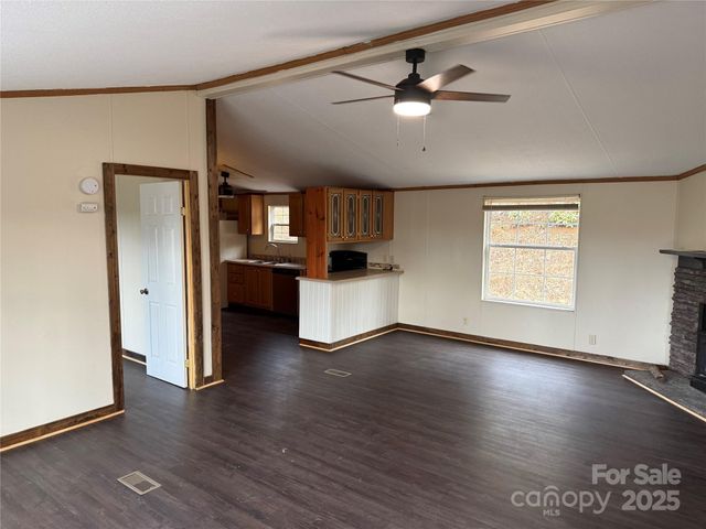 55 Twin Oaks Lane, Spruce Pine, NC 28777