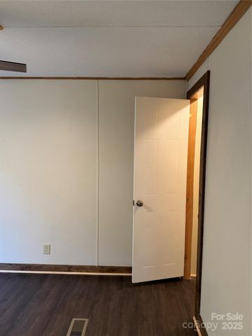 55 Twin Oaks Lane, Spruce Pine, NC 28777