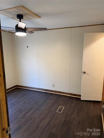 55 Twin Oaks Lane, Spruce Pine, NC 28777