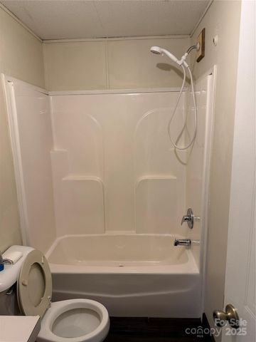 55 Twin Oaks Lane, Spruce Pine, NC 28777