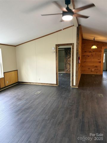 55 Twin Oaks Lane, Spruce Pine, NC 28777