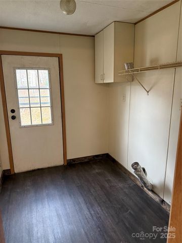 55 Twin Oaks Lane, Spruce Pine, NC 28777