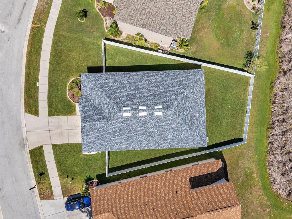 Image 4 of property listing at 7523 TANGLE BROOK BOULEVARD, Gibsonton, FL 33534