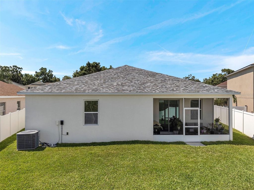Image 34 of property listing at 7523 TANGLE BROOK BOULEVARD, Gibsonton, FL 33534