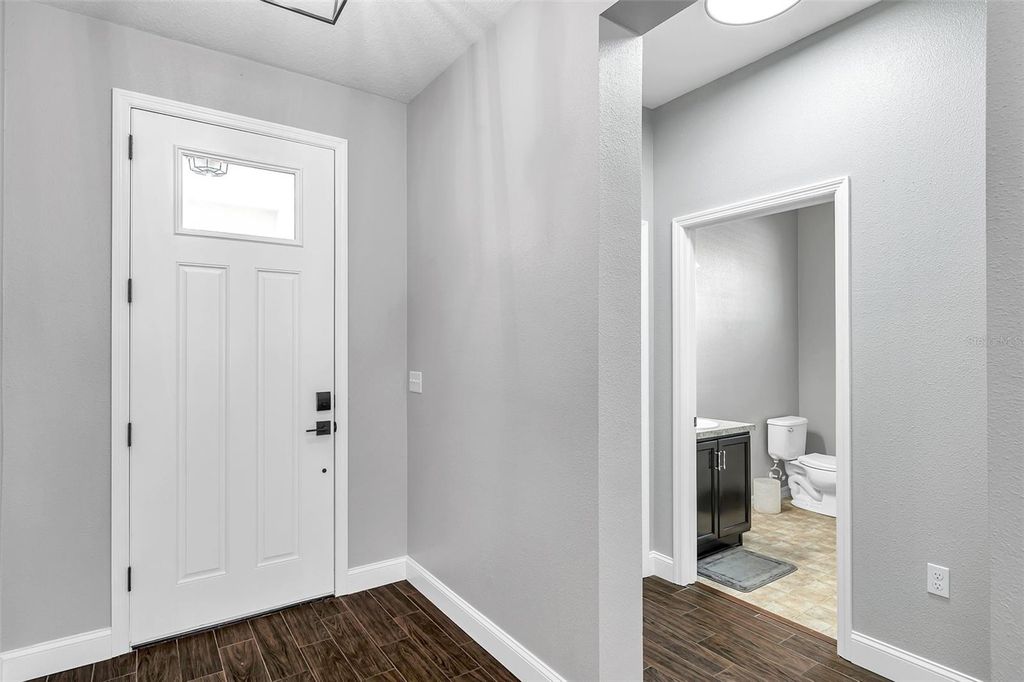 Image 5 of property listing at 7523 TANGLE BROOK BOULEVARD, Gibsonton, FL 33534