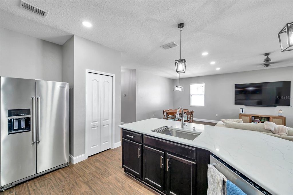 Image 9 of property listing at 7523 TANGLE BROOK BOULEVARD, Gibsonton, FL 33534