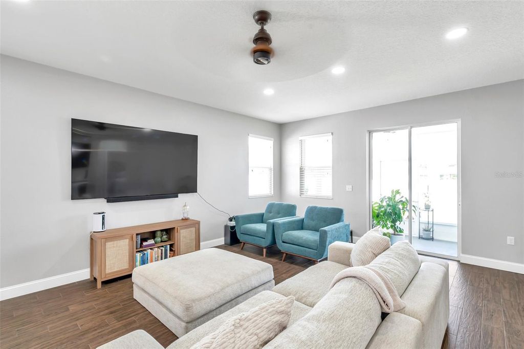 Image 10 of property listing at 7523 TANGLE BROOK BOULEVARD, Gibsonton, FL 33534