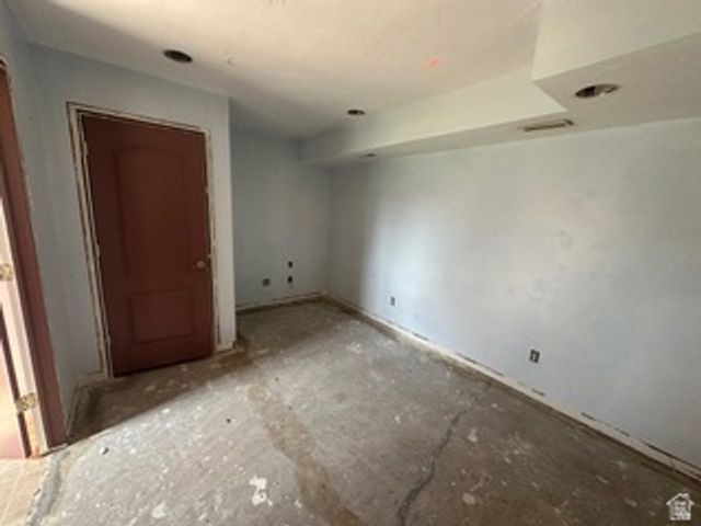 470 S WHITESIDES ST, Layton, UT 84041