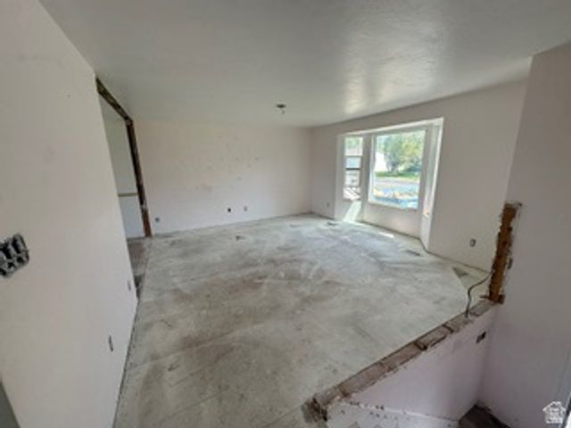 470 S WHITESIDES ST, Layton, UT 84041