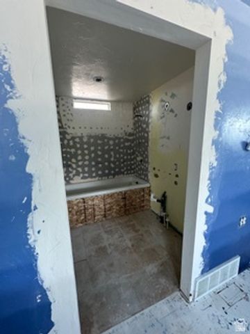 470 S WHITESIDES ST, Layton, UT 84041