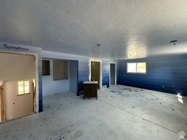 470 S WHITESIDES ST, Layton, UT 84041