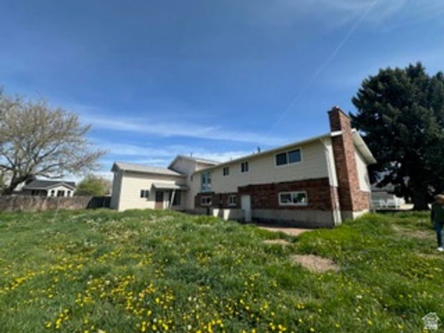470 S WHITESIDES ST, Layton, UT 84041