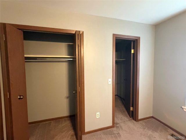 7943 Pontiac Lake Road, Waterford Charter Township, MI 48327