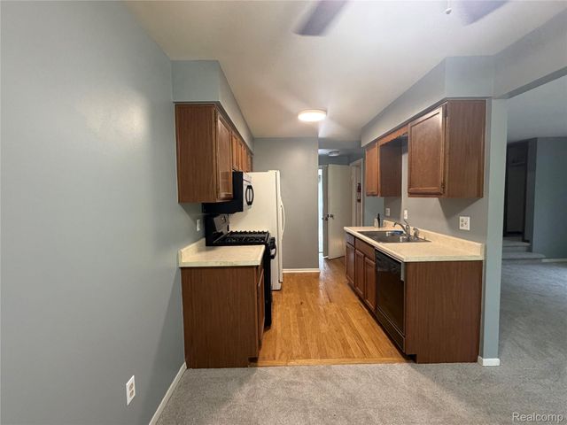 7943 Pontiac Lake Road, Waterford Charter Township, MI 48327