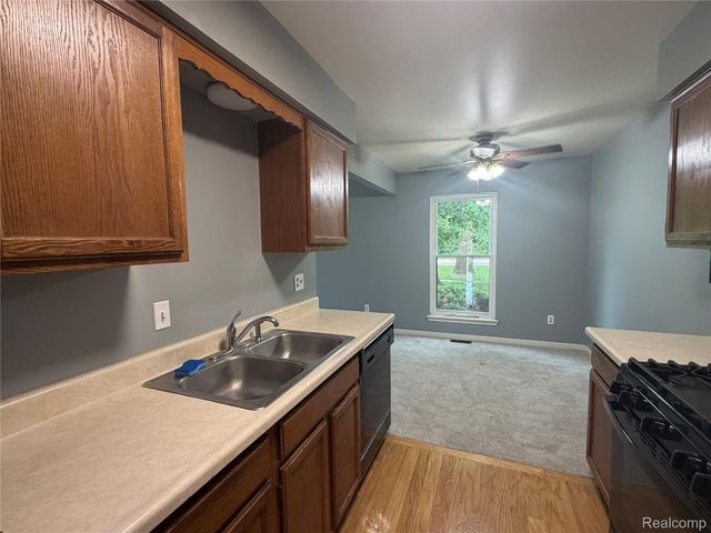 7943 Pontiac Lake Road, Waterford Charter Township, MI 48327